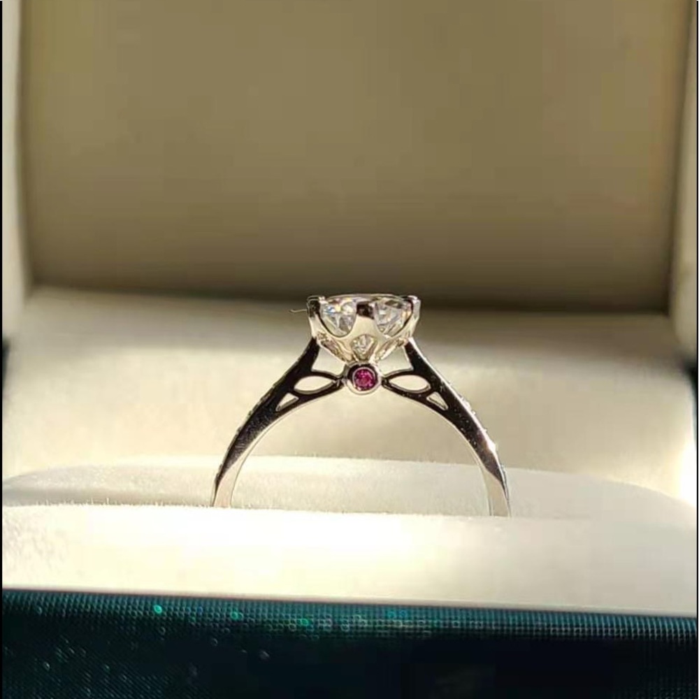 1 carat moissanite ring